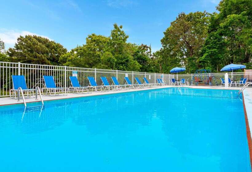 فندق Travelodge By Wyndham Cape Cod Area