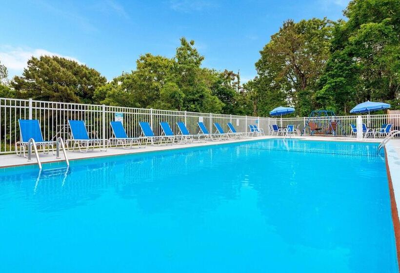 فندق Travelodge By Wyndham Cape Cod Area
