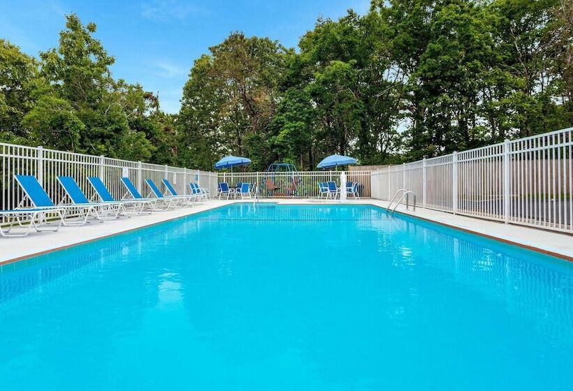 فندق Travelodge By Wyndham Cape Cod Area