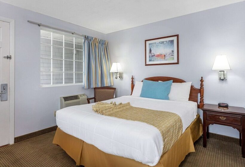 فندق Travelodge By Wyndham Cape Cod Area