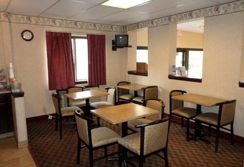 Отель Travelodge By Wyndham Cleveland Lakewood