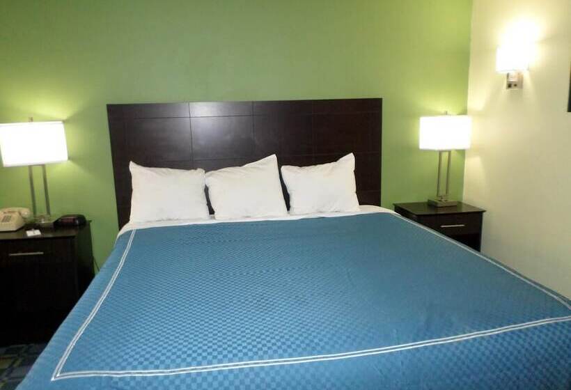 Отель Travelodge By Wyndham Cleveland Lakewood