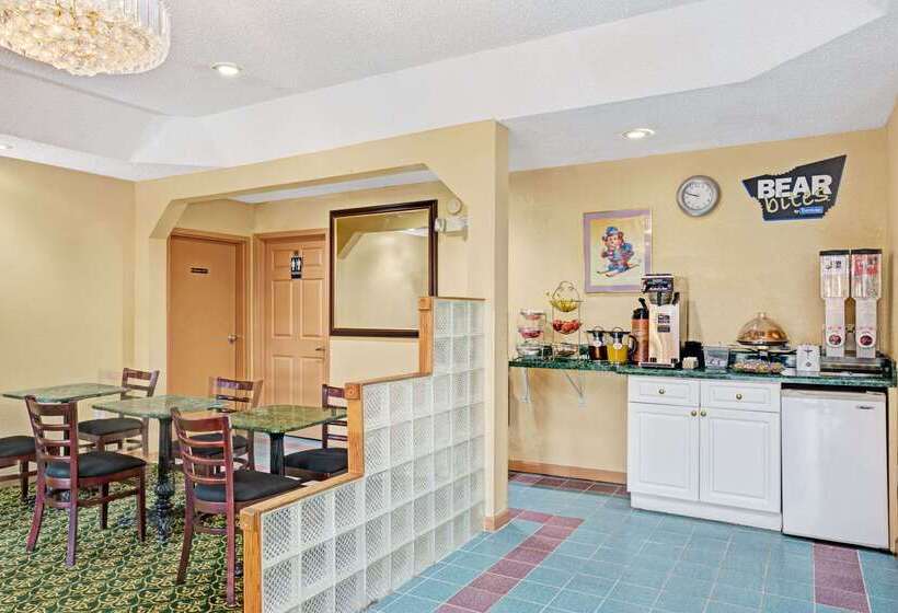 בית מלון כפרי Travelodge By Wyndham Forest Park Atlanta South