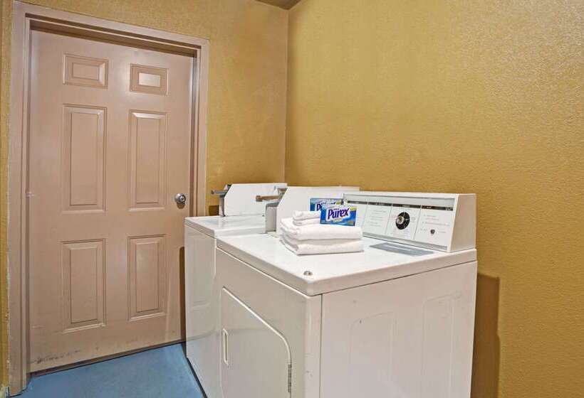 בית מלון כפרי Travelodge By Wyndham Forest Park Atlanta South