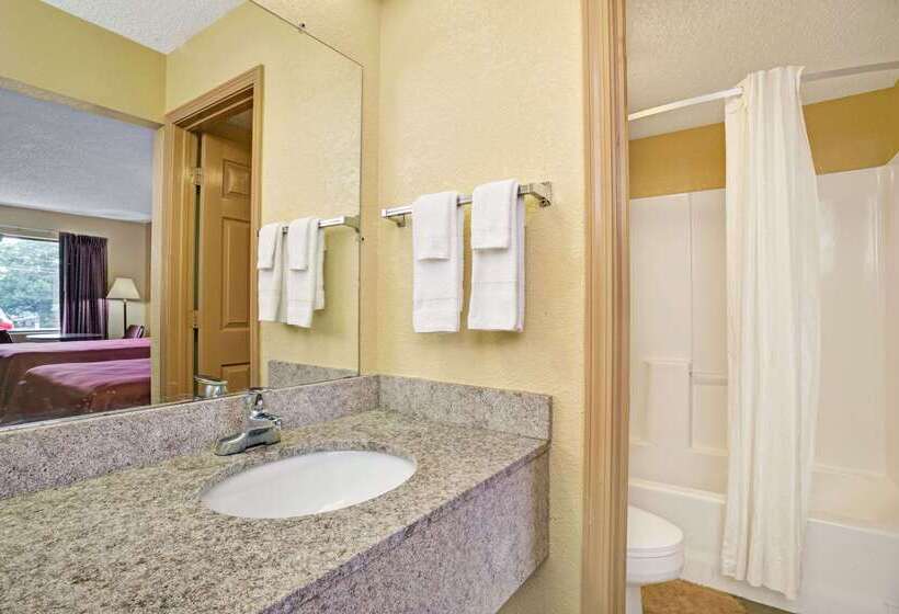 בית מלון כפרי Travelodge By Wyndham Forest Park Atlanta South