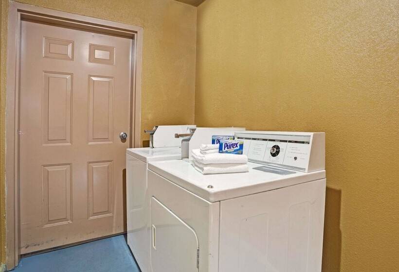 בית מלון כפרי Travelodge By Wyndham Forest Park Atlanta South