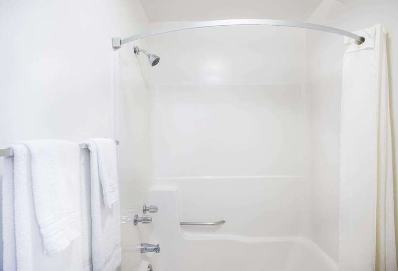 هتل Travelodge By Wyndham Lake George Ny