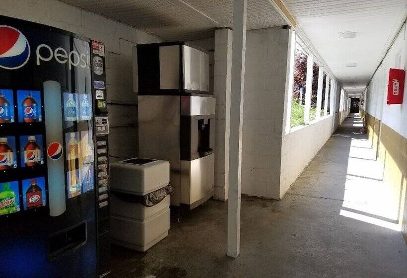 فندق Travelodge By Wyndham Lake George Ny