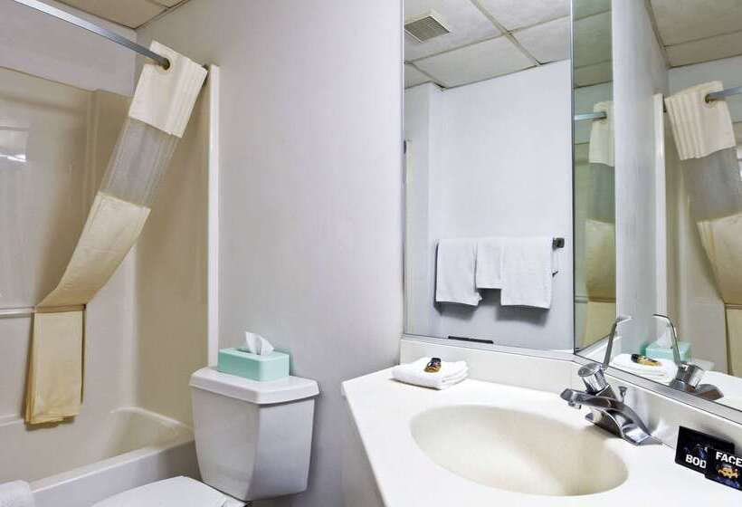 호텔 Travelodge By Wyndham Niagara Falls   New York