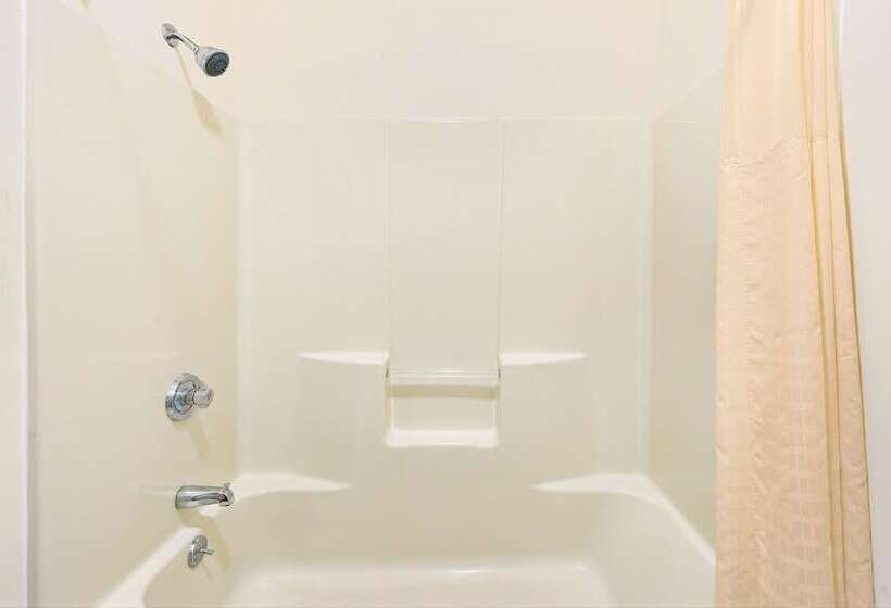 בית מלון כפרי Travelodge By Wyndham St. Louis