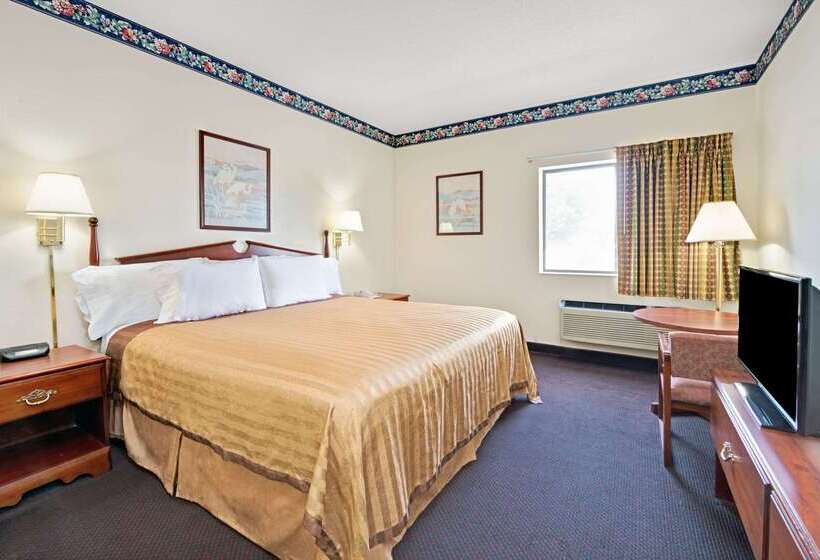 בית מלון כפרי Travelodge By Wyndham St. Louis