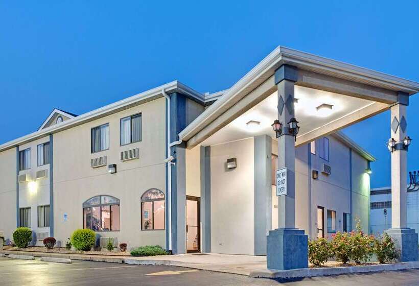 בית מלון כפרי Travelodge By Wyndham St. Louis