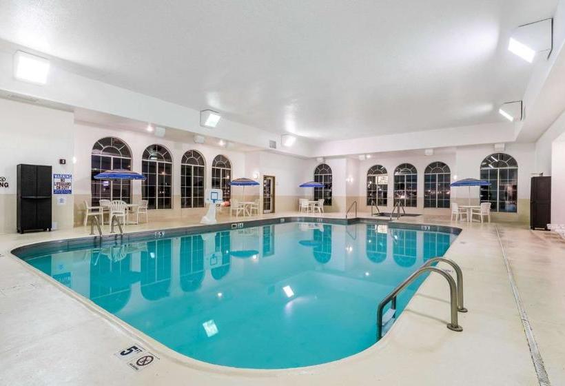 Отель Travelodge & Suites By Wyndham Fargo/moorhead