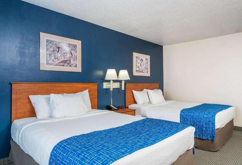 Отель Travelodge & Suites By Wyndham Fargo/moorhead