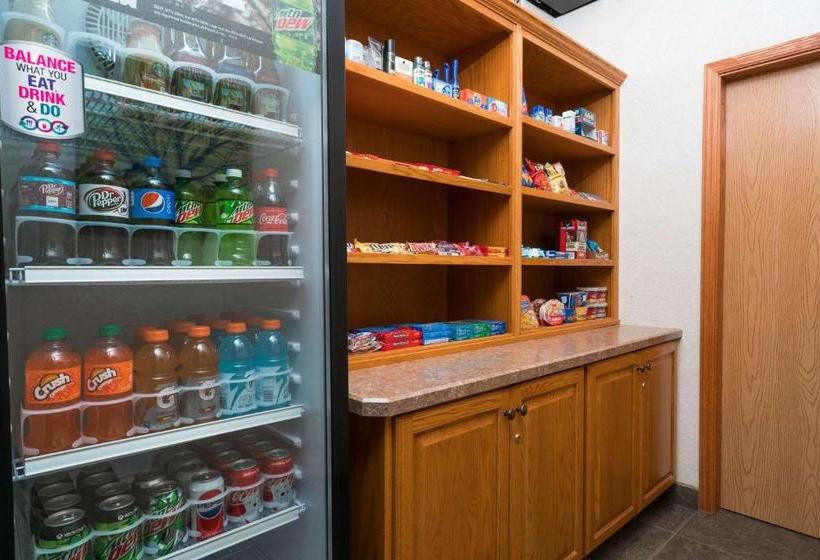 Отель Travelodge & Suites By Wyndham Fargo/moorhead