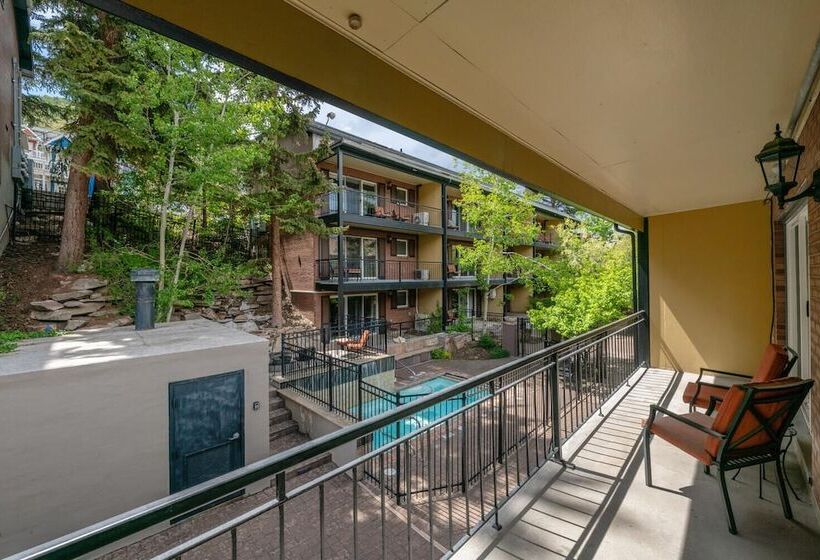 ホテル Treasure Mountain Inn