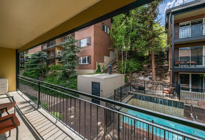 ホテル Treasure Mountain Inn