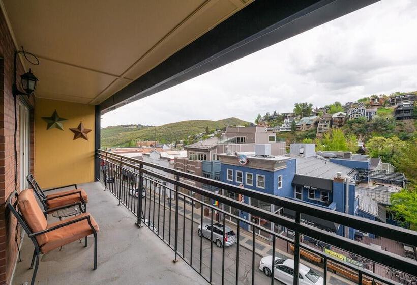 ホテル Treasure Mountain Inn