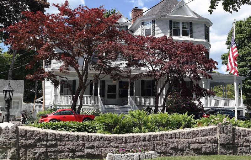 Moseley Cottage Inn And The Town Motel