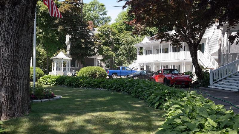 Moseley Cottage Inn And The Town Motel