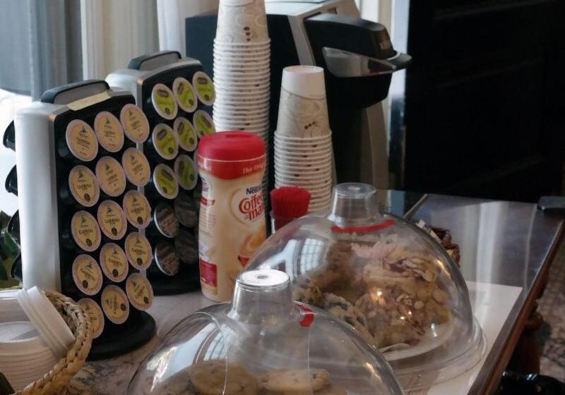 Moseley Cottage Inn And The Town Motel