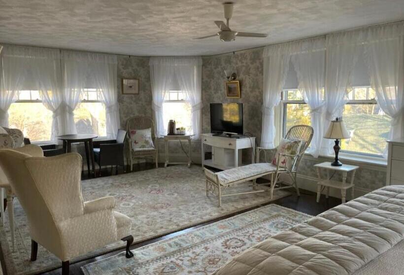 Moseley Cottage Inn And The Town Motel