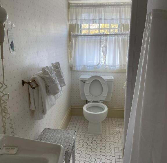 Moseley Cottage Inn And The Town Motel