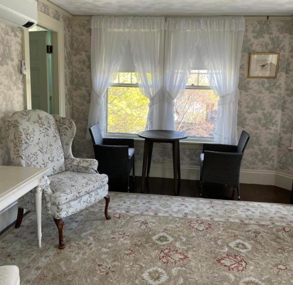 Moseley Cottage Inn And The Town Motel