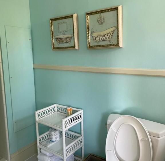 Moseley Cottage Inn And The Town Motel