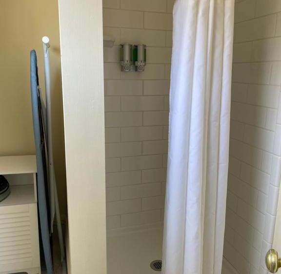 Moseley Cottage Inn And The Town Motel