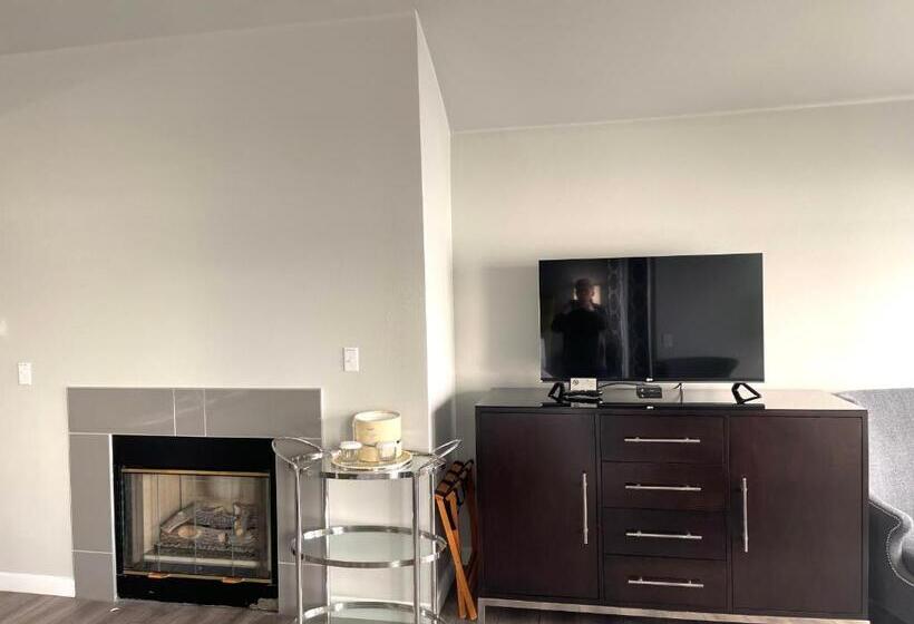 فندق على الطريق Tides Inn & Suites