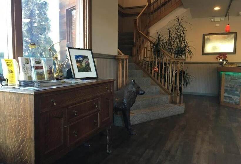 فندق على الطريق Timber Lodge Inn