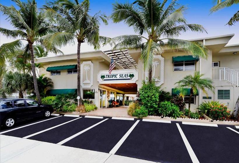 فندق على الطريق Tropic Seas Resort
