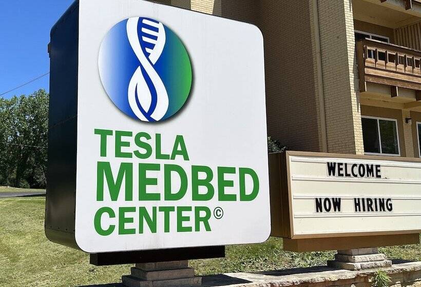 منتجع Tesla Medbed Center, East Dubuque