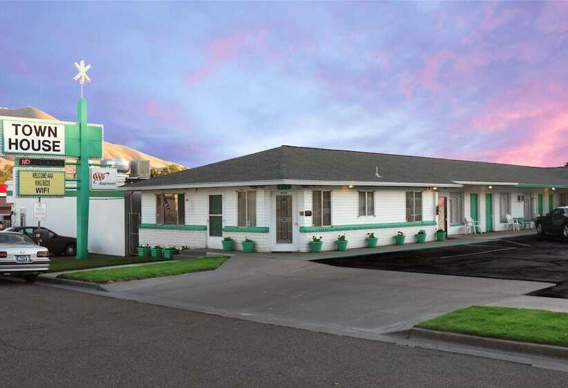 Town House Motel