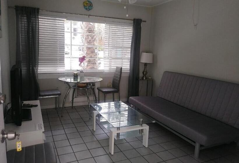 Tropical Sky Ranch Motel