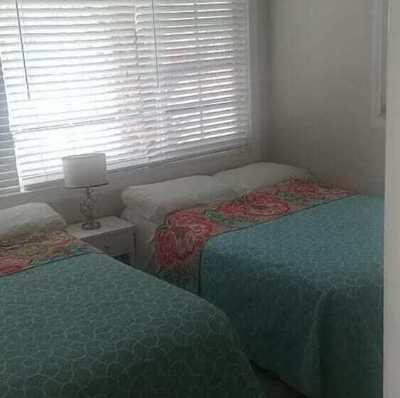 Tropical Sky Ranch Motel