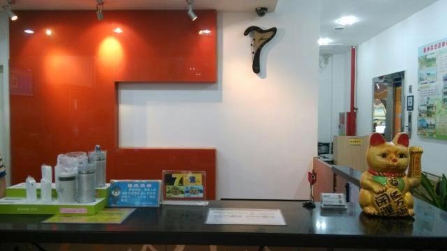 هتل 7days Inn Zhuhai Xiangzhou Mall