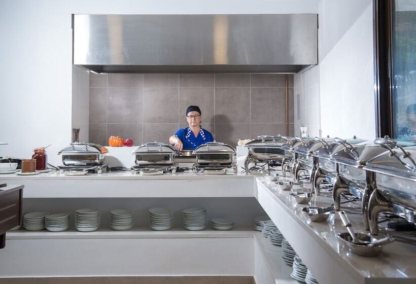 Отель Lygaria Beach