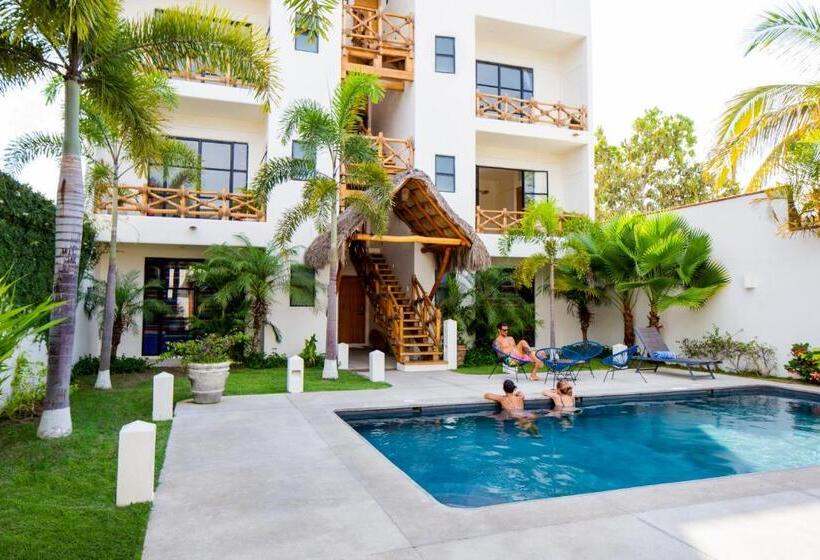 هتل Punta Mita Surf Lodge