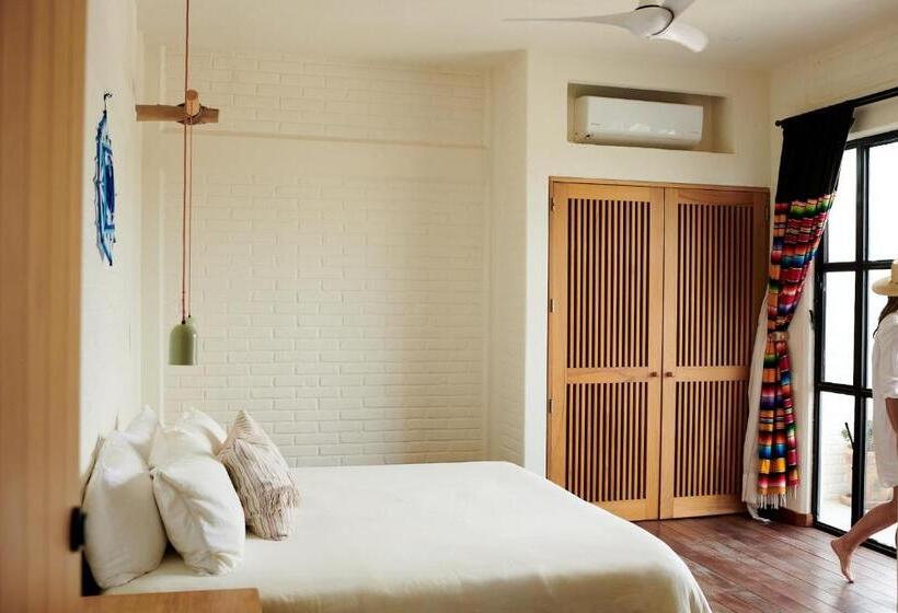 هتل Punta Mita Surf Lodge