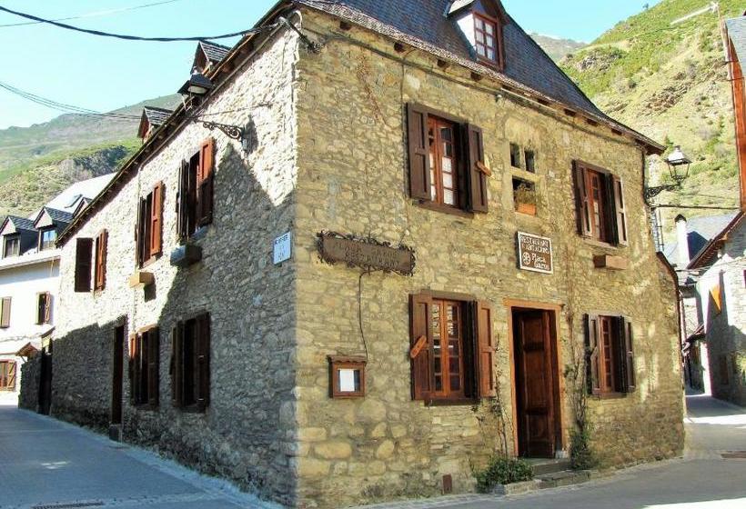 פנסיון Hostal Plaça Garós