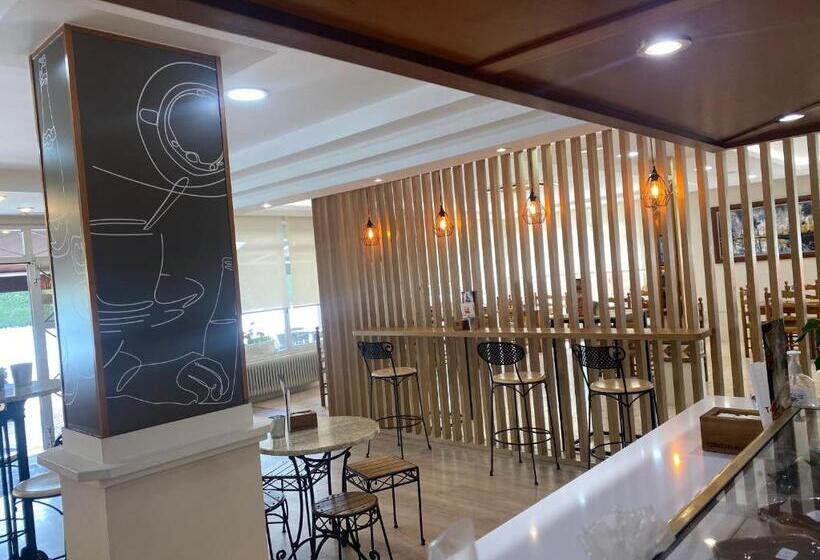 بنسيون Hostal Restaurante Río Ubierna