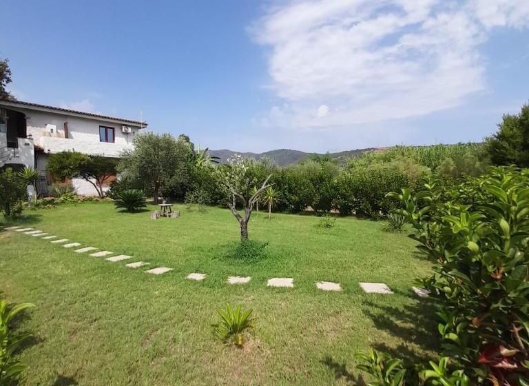 פנסיון Santu Paulu Country House