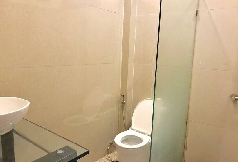 הוסטל Hiranyika Cafe And Bed