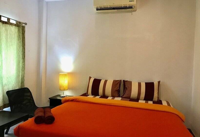 הוסטל Hiranyika Cafe And Bed