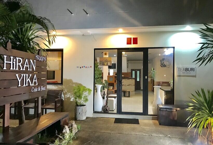 הוסטל Hiranyika Cafe And Bed