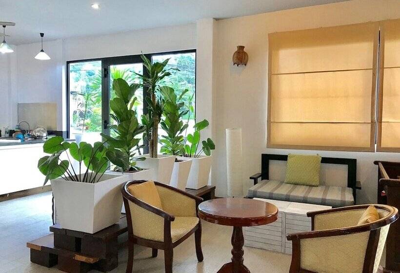 هاستل Hiranyika Cafe And Bed