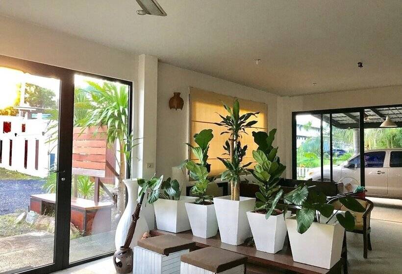 הוסטל Hiranyika Cafe And Bed