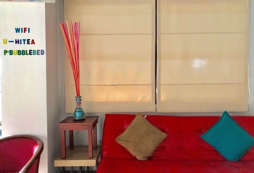 هاستل Hiranyika Cafe And Bed